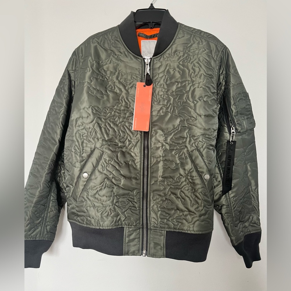 Alpha Industries Men's  Bomber Flight Jacket - Picture 5 of 6